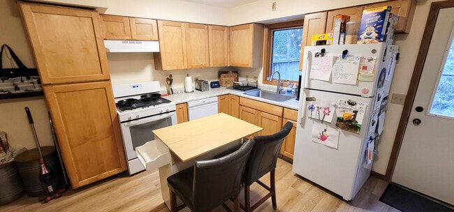 Photo - 3046 Acker St