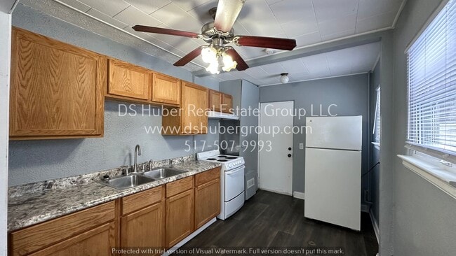 Photo - 1621 Roselawn Ave