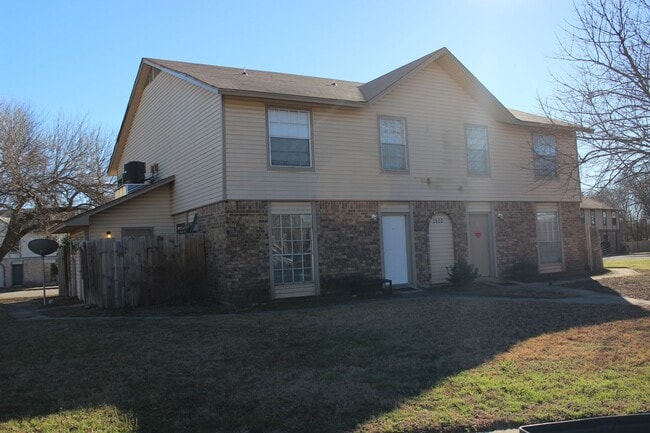 Building Photo - 4504 Chase Cir Unit Apt C