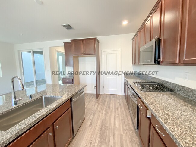 Brand new 3bed/2.5 bath in South Natomas!