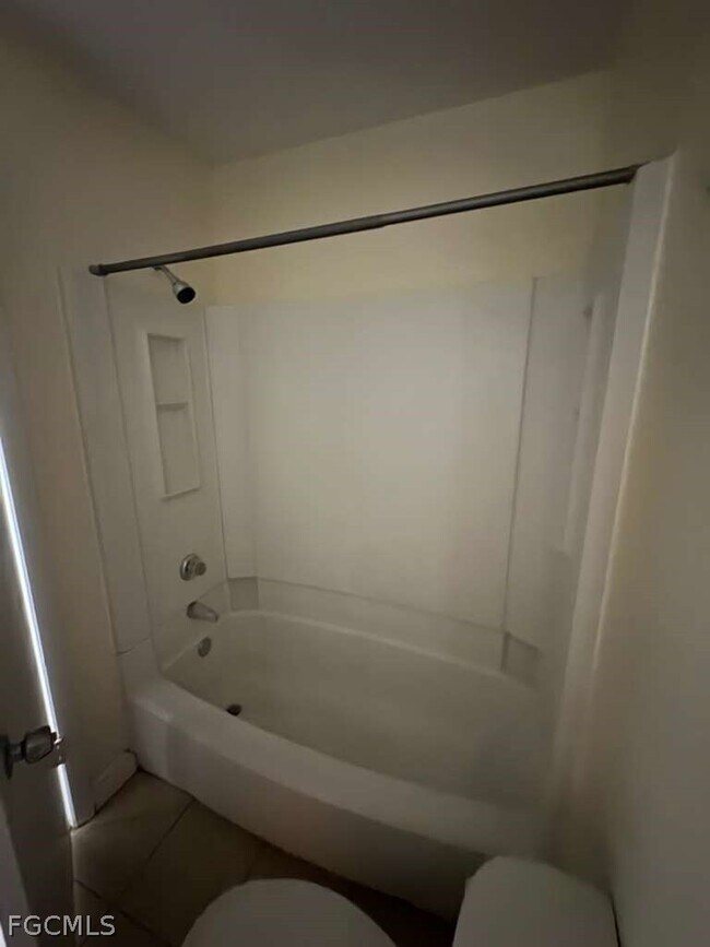 Building Photo - 2875 Winkler Ave Unit 520