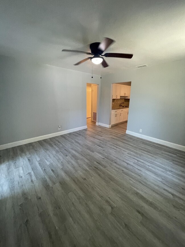 Photo - 2050 W 40th St