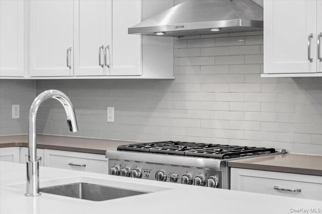 Photo - 422 E Boston Post Rd Unit 303