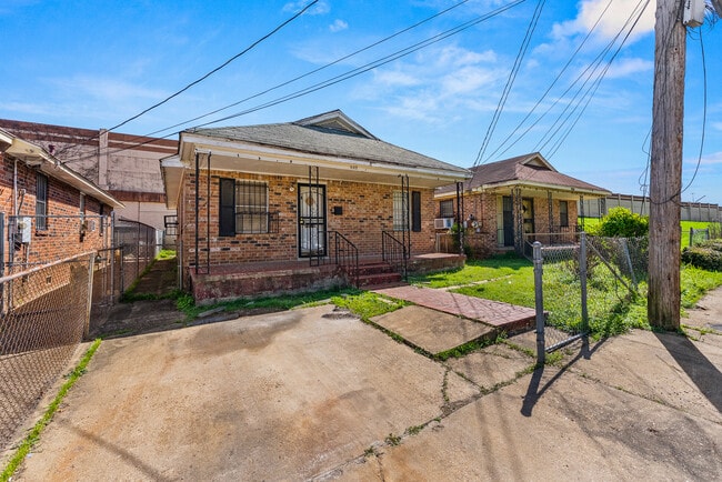 Photo - 932 Lewis St