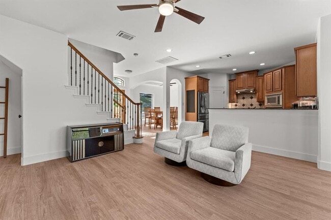 Photo - 14000 Saskatchewan Dr