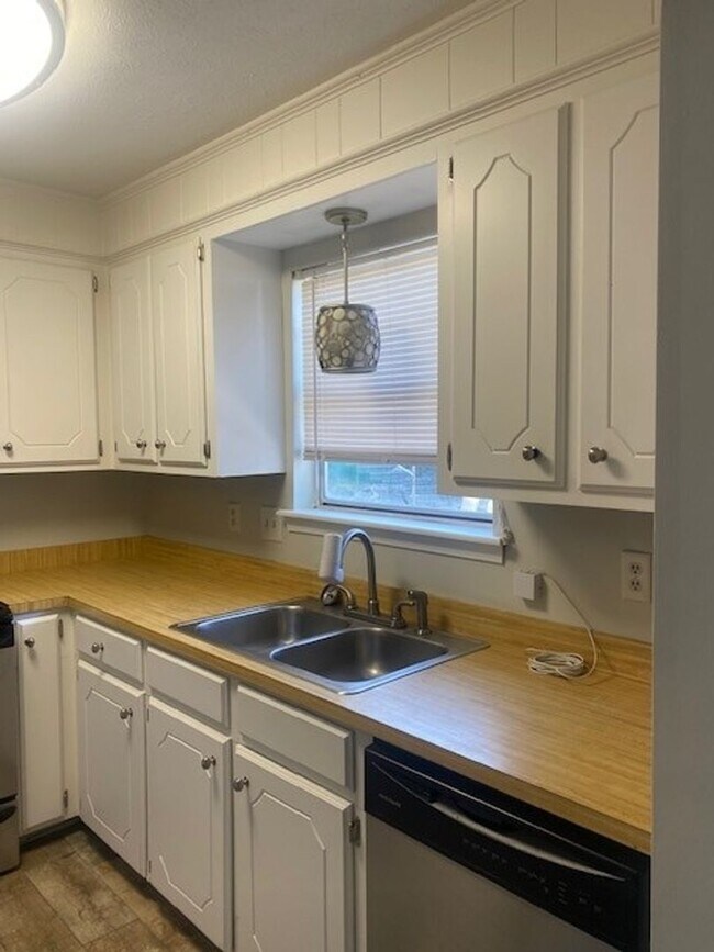 Photo - 3621-3621 N State St Unidad B