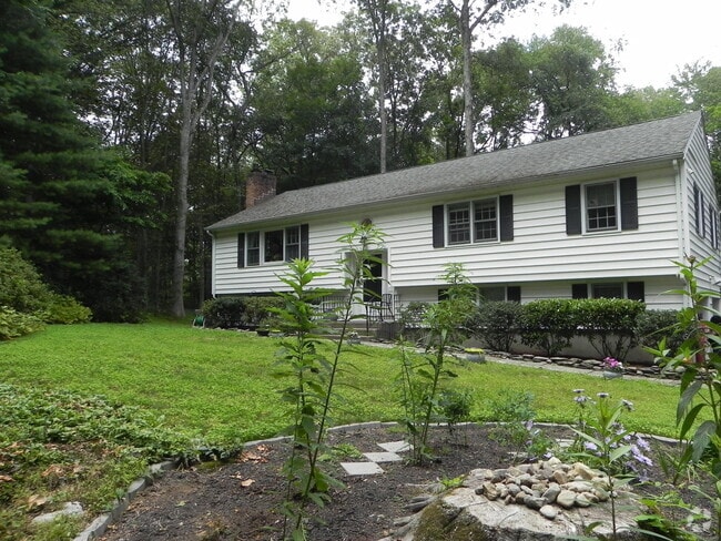 Building Photo - 24 Birchside Dr Rental