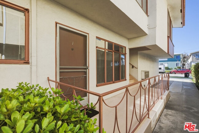 Photo - 1058 S Wooster St Unidad 1