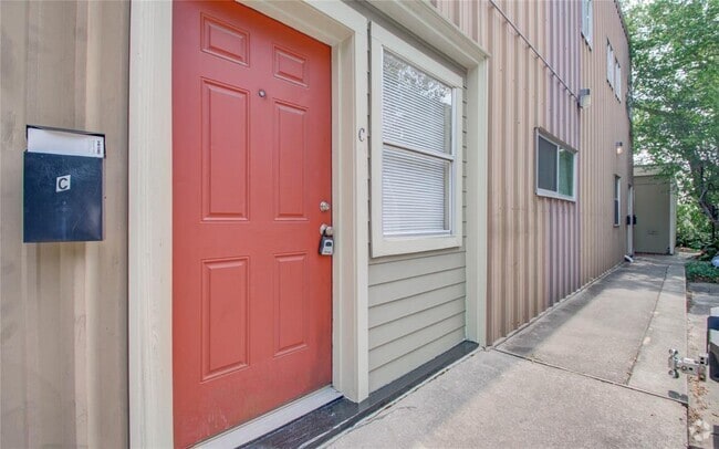 Building Photo - 6503 Mapleridge St Unit C Rental