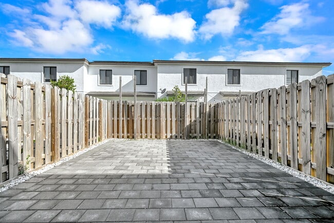 Photo - 10817 SW 233rd St