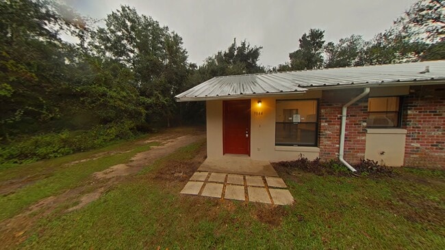 Building Photo - Cute and Cozy 1 Bed/1 Bath Apartment