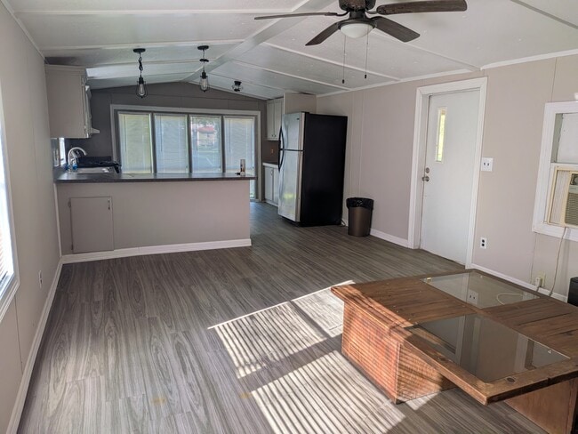 Photo - 158 W Taylor