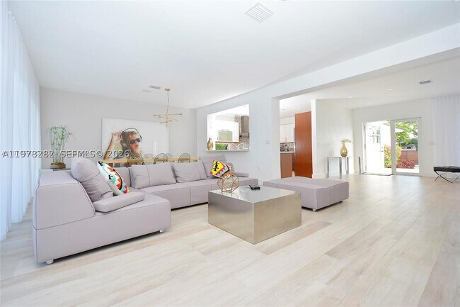 Photo - 880 N Venetian Dr