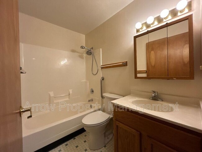 Photo - 731 E Crawford St