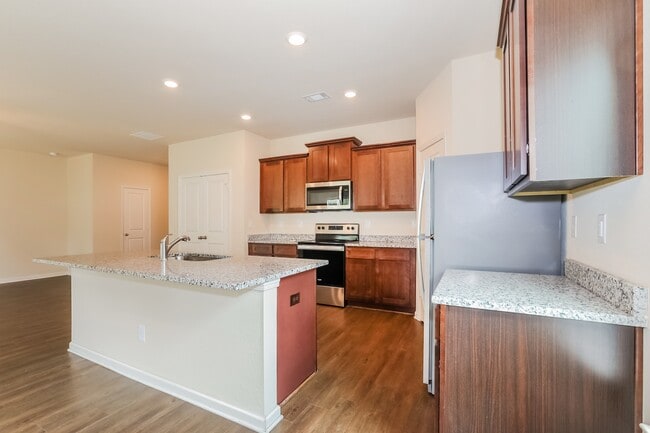 Photo - 956 Creekview Rd