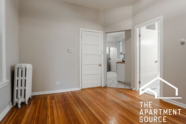 Photo - 2202 W Belmont Ave Unit 1R