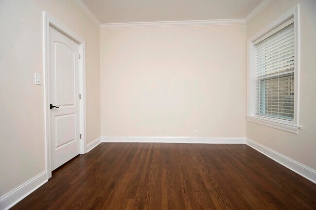 Photo - 319 Kedzie St