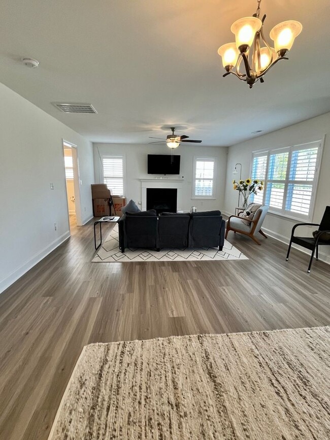 Photo - Extremely well kept 3 Bedroom avail in The Landing at Mill Creek!