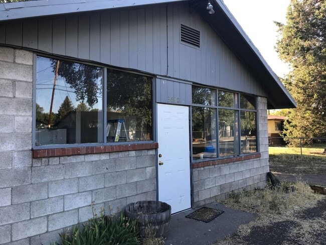 Cute 2 bedroom 1 bath house - Cute 2 bedroom 1 bath house
