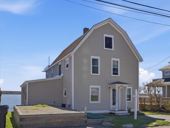Building Photo - 38 Aquidneck Ave Unit 1