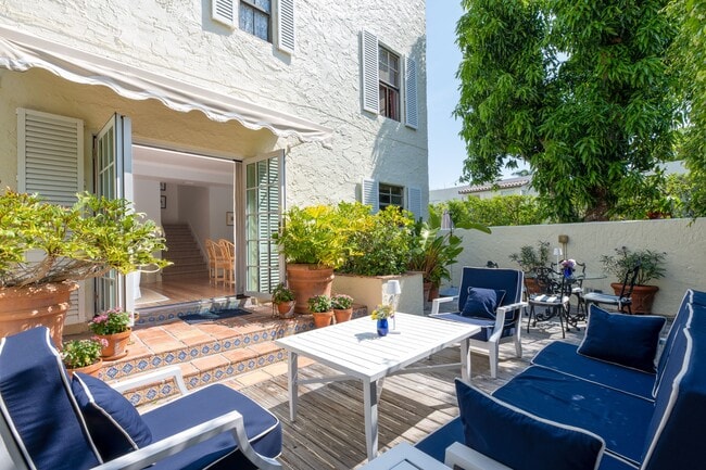 Photo - 260 Oleander Ave