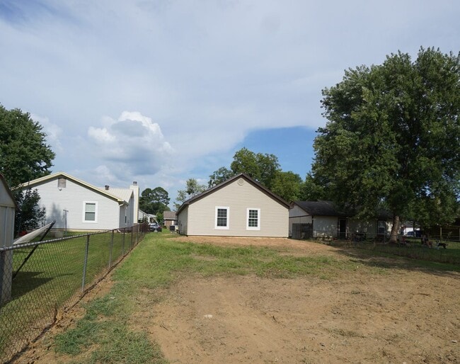 Photo - 3 Bed 2 Bath 1 Car Garage with Yard Care Included, Refrigerator Provided.