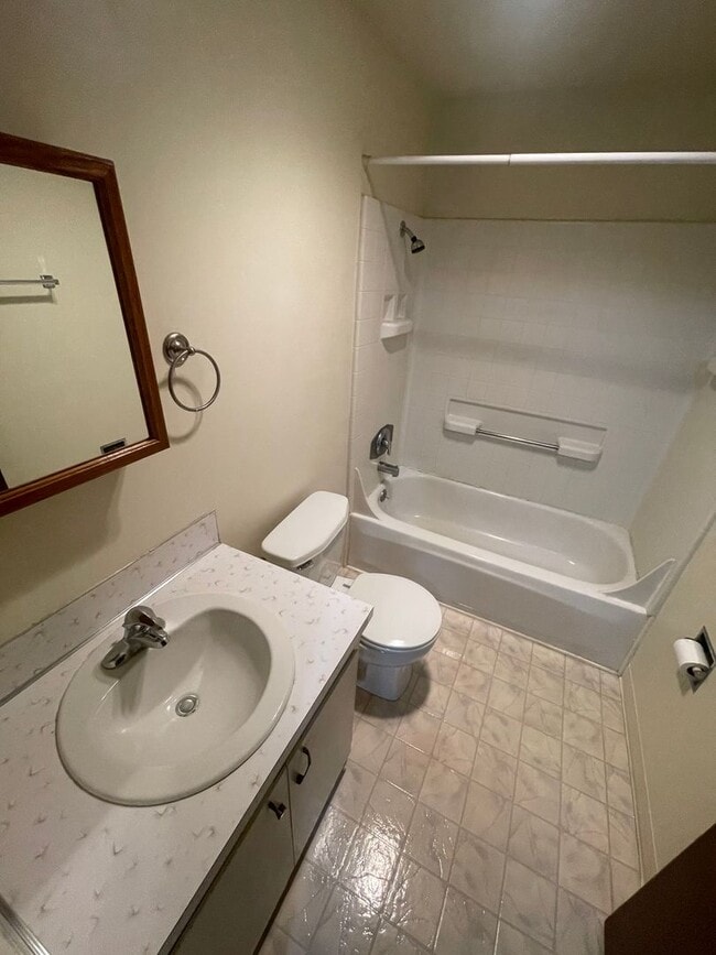 Photo - Large 2 Bedroom over looking the Golf Course! Unit #14