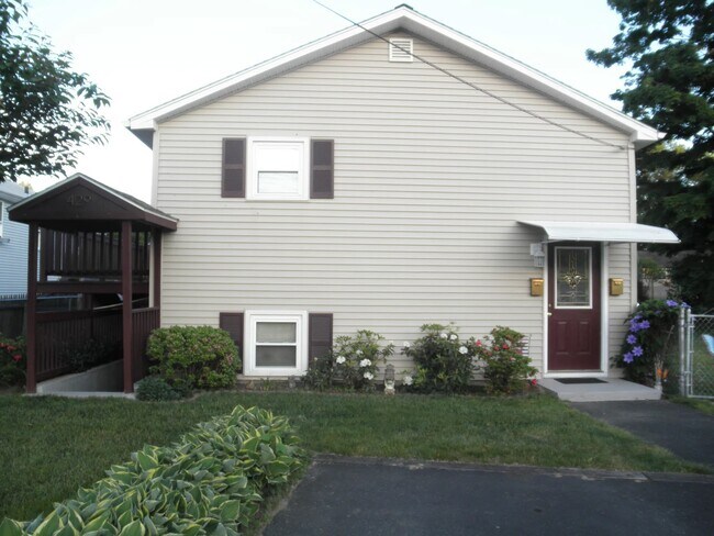 Front Of House - 429-2 Oldfield Rd Apartments Unit 2