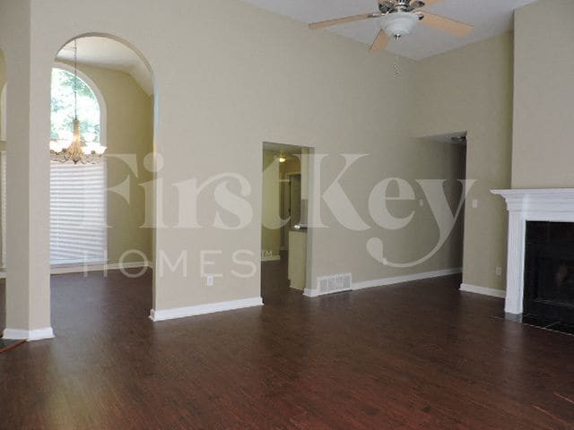 Photo - 828 Tropicana Dr E