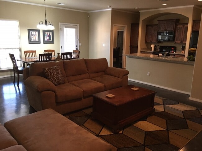 Photo - 6010 Nancy Ellen St