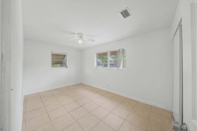 Photo - 301 SE 21st Ave