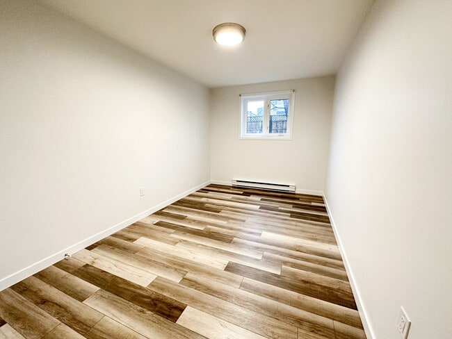 Building Photo - 355 Prince St Unit 8