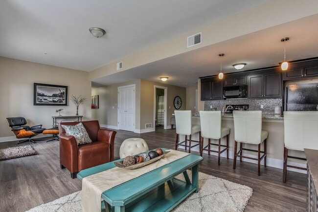 Building Photo - Platinum Pines