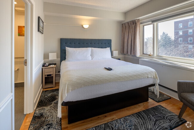 1BR, 1BA - 414SF - Primary Bedroom - 1555 Oak Ave