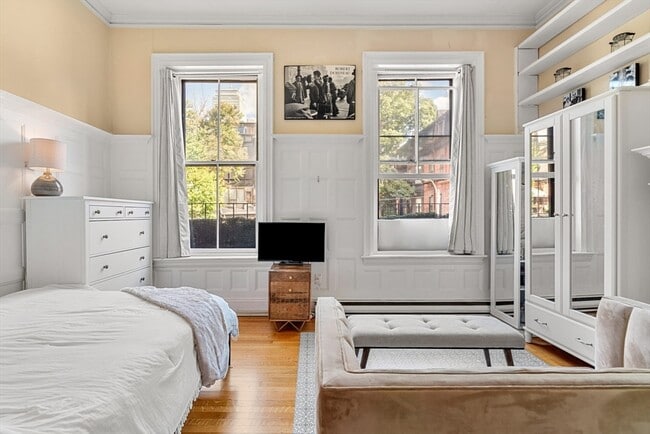 Building Photo - 425 Beacon St Unit 2