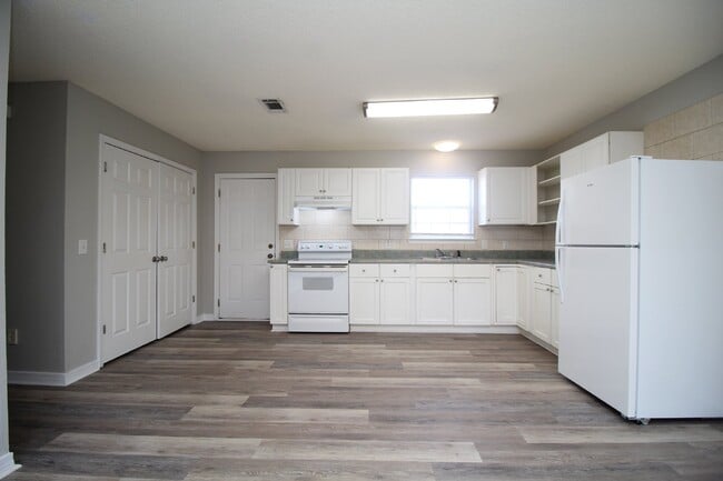 Photo - Gulf Breeze 3-Bedroom, 1-Bath Home Zoned for Top Schools with Quick Access to Pensacola and Pensa...