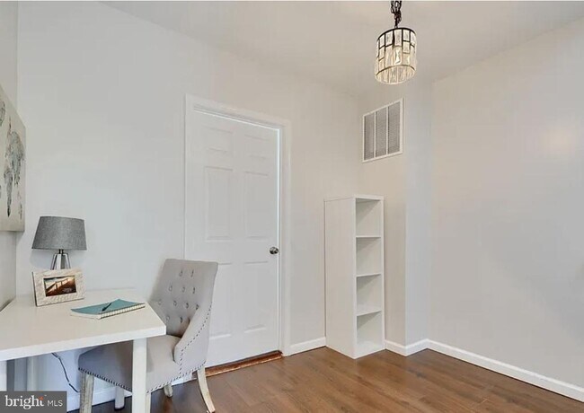 Photo - 2242 E Fairmount Ave