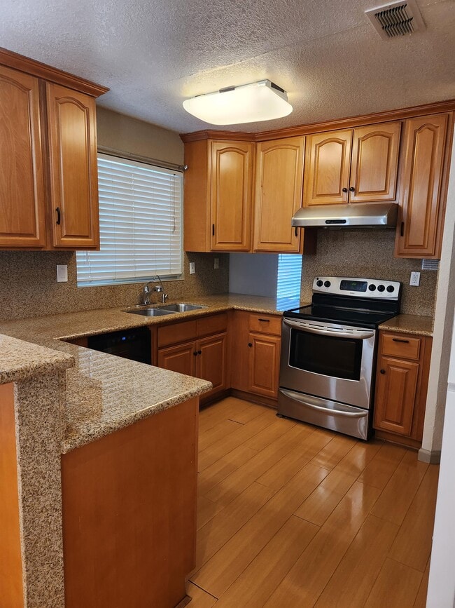 Photo - 4570 Armadale Way