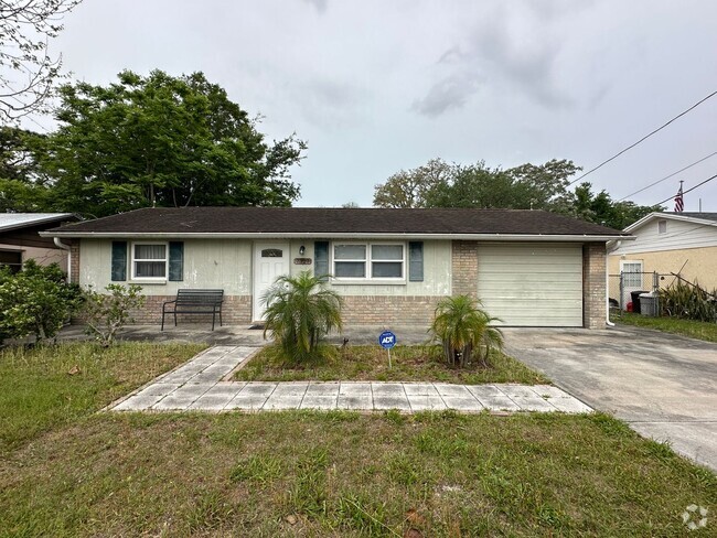 Building Photo - Quaint 2 bedroom 1 bathroom in New Port Ri... Rental