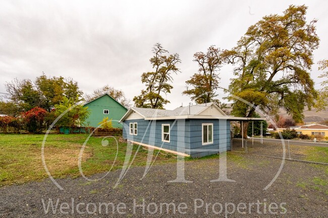 Photo - Comfortable 3-Bedroom Home with Fenced Yard and Attached Carport