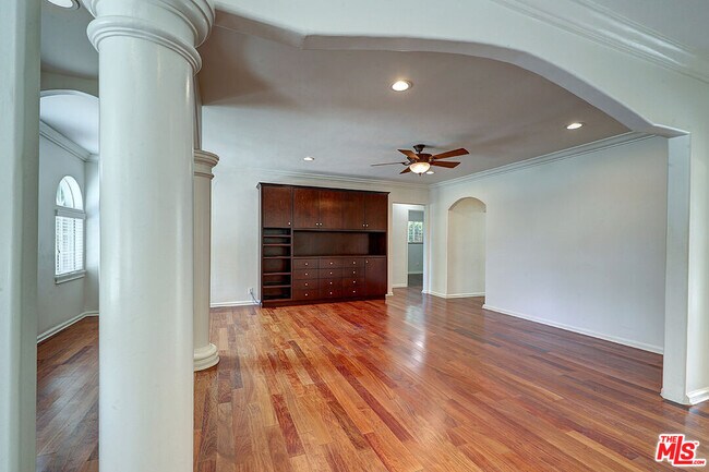 Photo - 15601 Morrison St