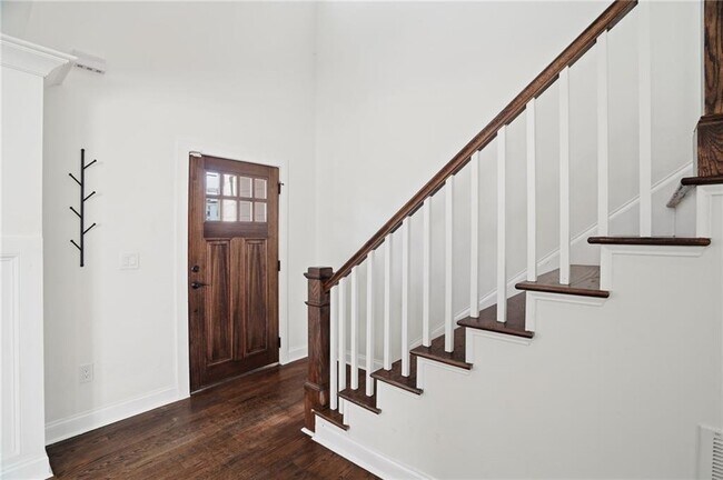 Photo - 210 S Howard St SE