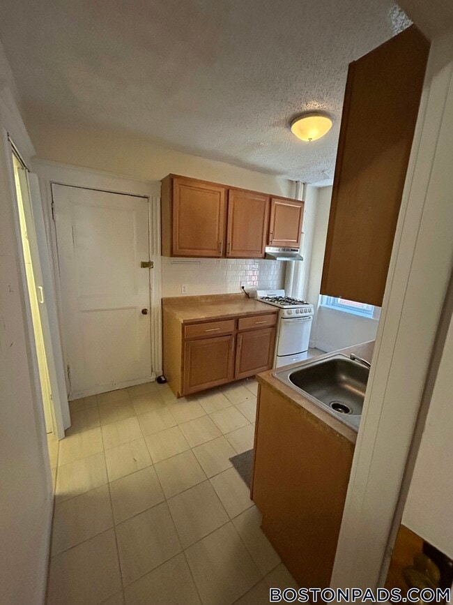 Building Photo - 5 Barrows St Rental