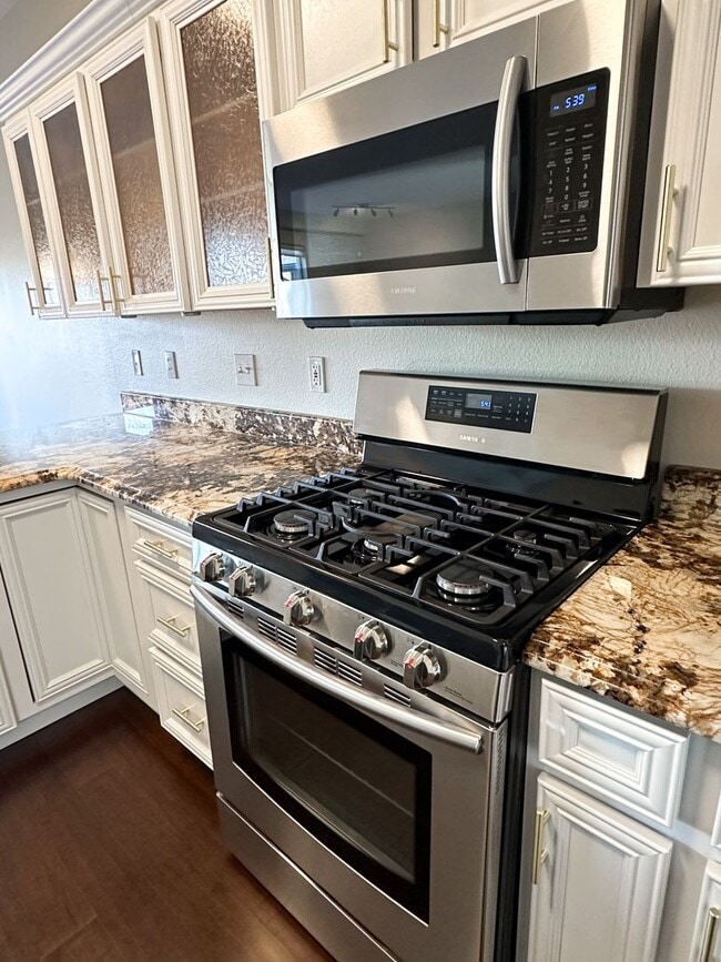 Photo - Beautiful Duplex, High End Finishes with LAKE FRONT VIEWS!