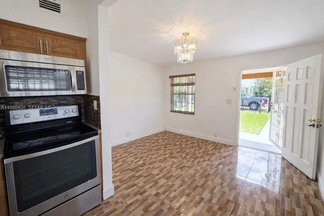 Photo - 1831 Rutland St