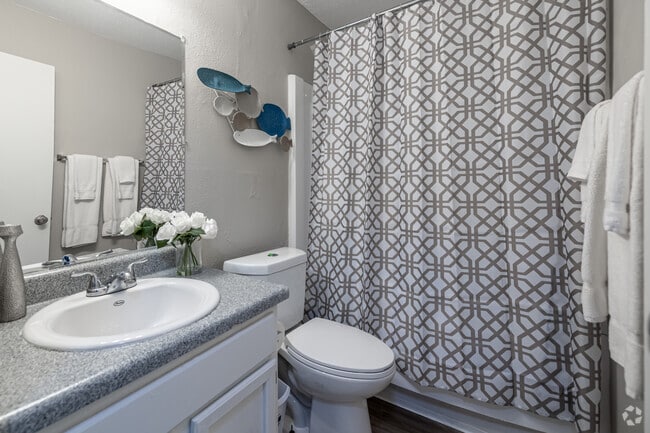 2BR, 1BA - 860SF - Bathroom