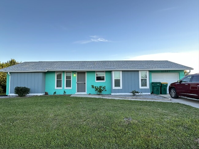 "Charming 2-Bed, 2-Bath in Port Charlotte'... - "Charming 2-Bed, 2-Bath in Port Charlotte'... Apartment