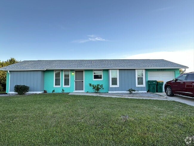 Building Photo - "Charming 2-Bed, 2-Bath in Port Charlotte'... Rental