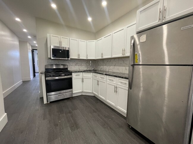 Building Photo - 180 Ocean Ave Unit 3R