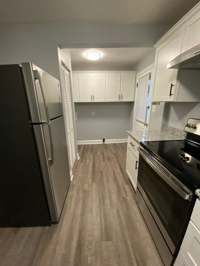 Photo - 5503 Staunton Ave SE